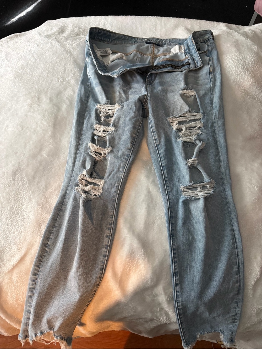 American Eagle Outfitters Light Blue Distressed Skinny Jeans